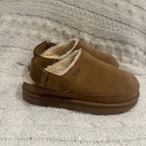 UGG Tan Shearling Goldstar clogs